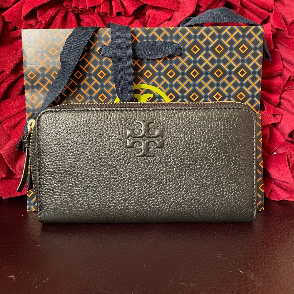 NWT Tory Burch thea continental wallet & Cardholder with shopping bag/tissues